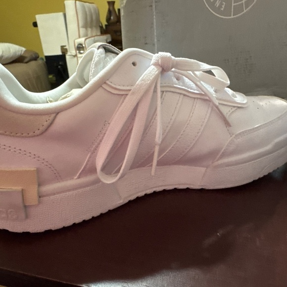 Adidas Women's Postmove Basketball Shoe 9.5 in box - Picture 8 of 14